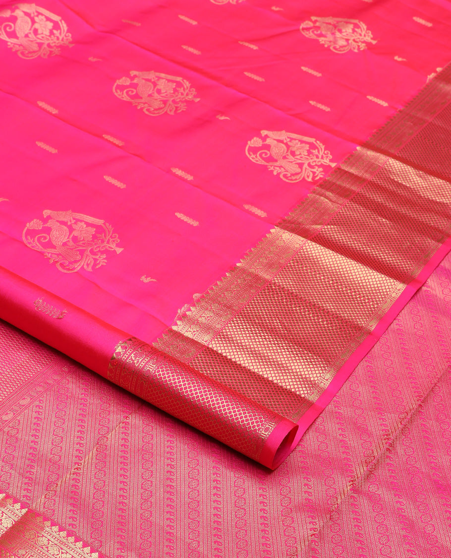 Pink zari buttas silk saree, zari border of thilakam mokku, muthu, kodi visiry, and then kuli kann designs, and traditional steeped pallu