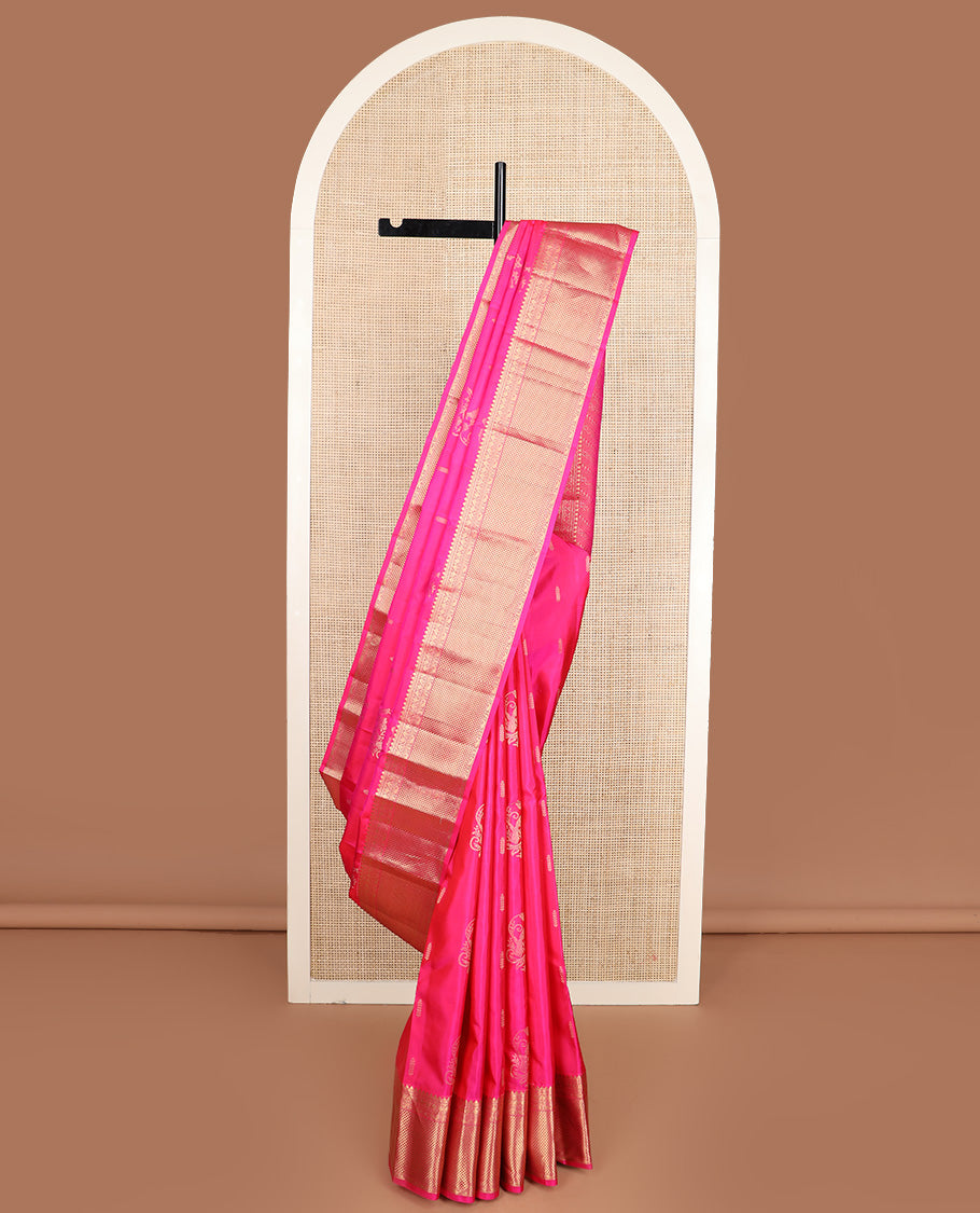 Pink zari buttas silk saree, zari border of thilakam mokku, muthu, kodi visiry, and then kuli kann designs, and traditional steeped pallu