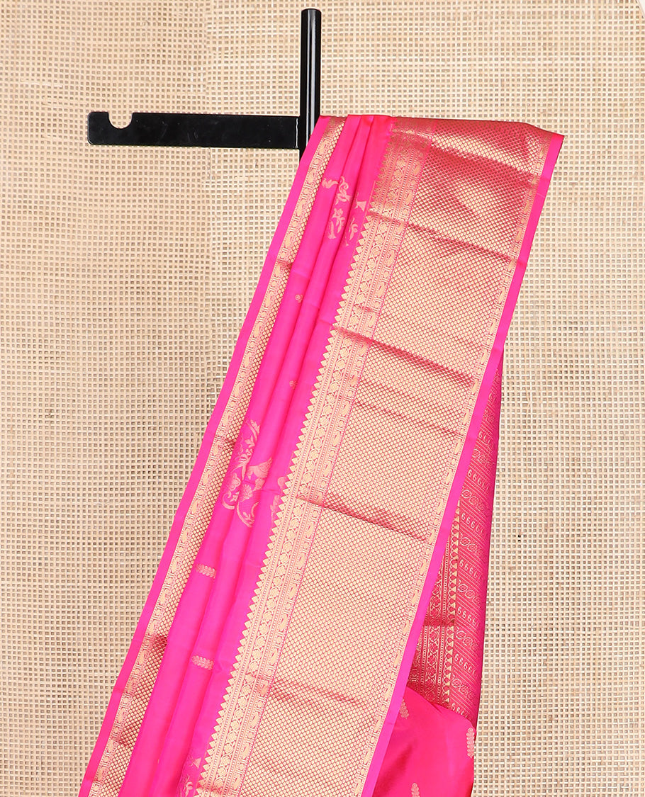 Pink zari buttas silk saree, zari border of thilakam mokku, muthu, kodi visiry, and then kuli kann designs, and traditional steeped pallu