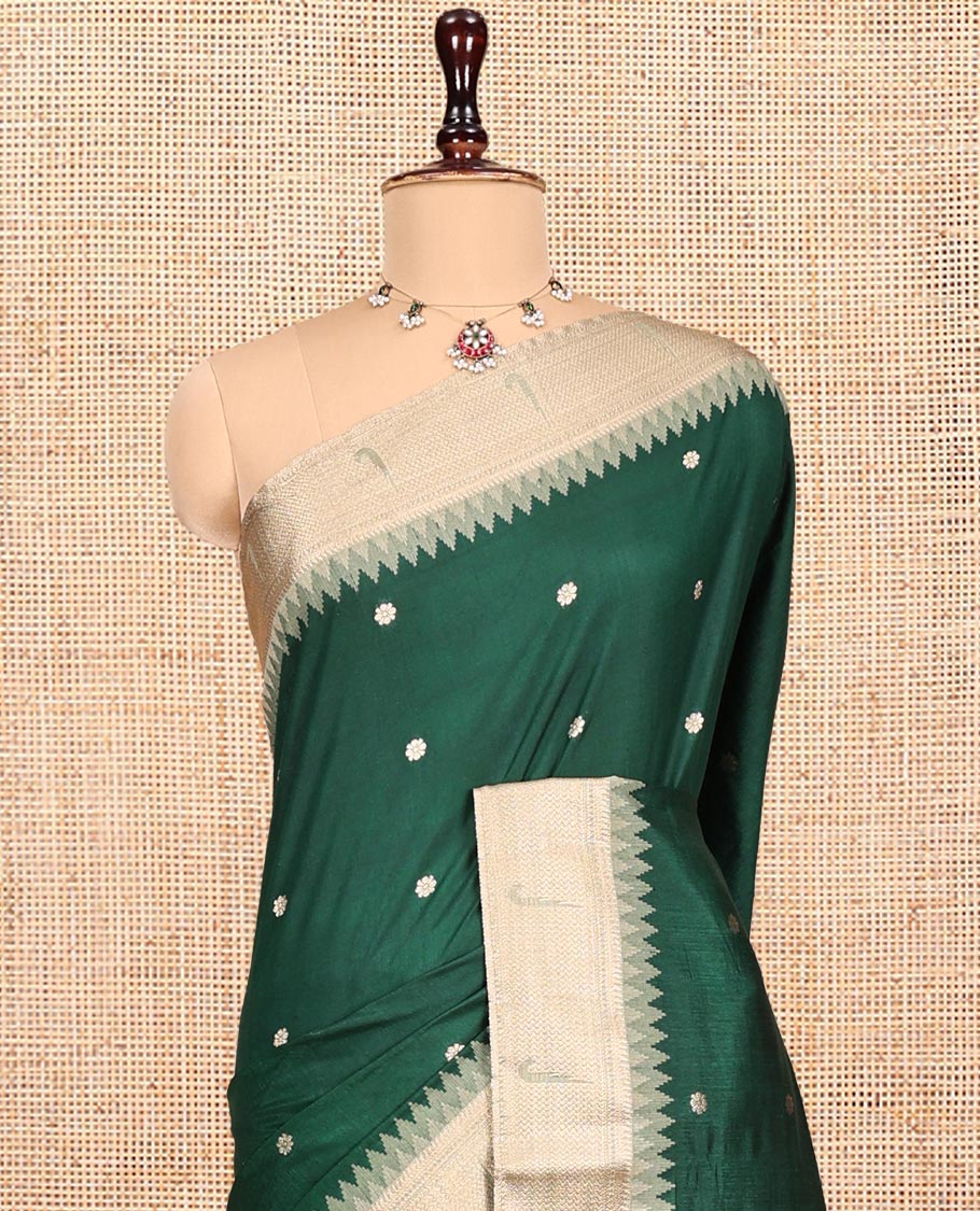 Green Matka Silk Saree, Crafted with Flower Buttas All Over Its Body, Complemented by a Contrast Border of Traditional and Muniya Designs, Pallu of Floral Designs, and Paired with Contrast Blouse