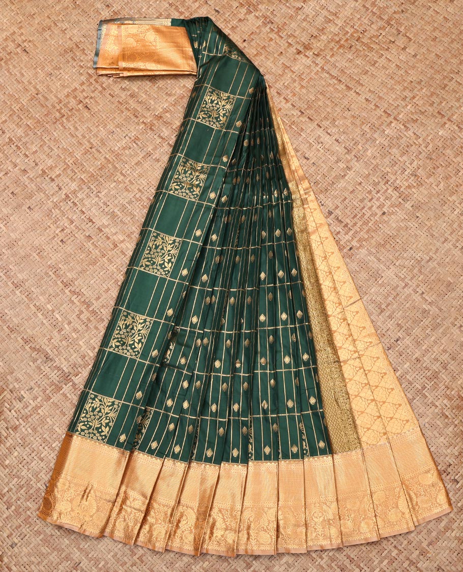 Green Budget Silk Saree, Decked Up with Zari Designs, Complemented by Contrast Traditional Zari Border, Jaal Pallu, and Contrast Blouse