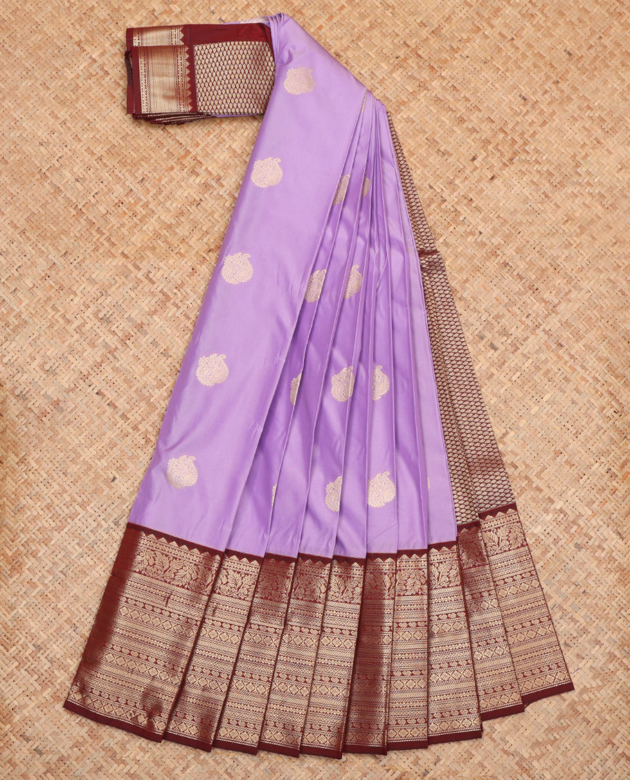 Lavender Budget Silk Saree, Graced with Zari Buttas, Complemented by a Contrast Traditional Zari Border, Grand Jaal Pallu, and Contrast Blouse