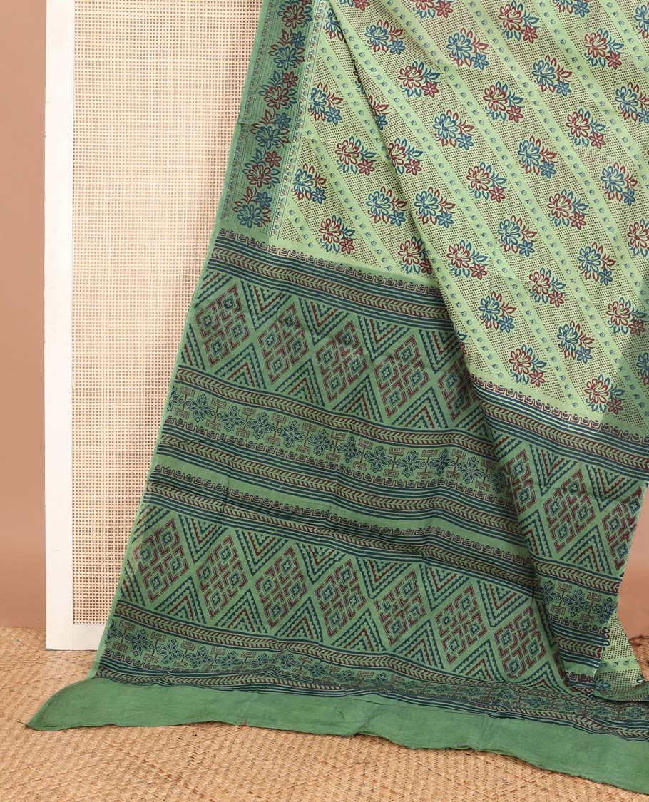 Green floral motifs printed Sungudi cotton saree, contrast floral border & geometric patterned pallu