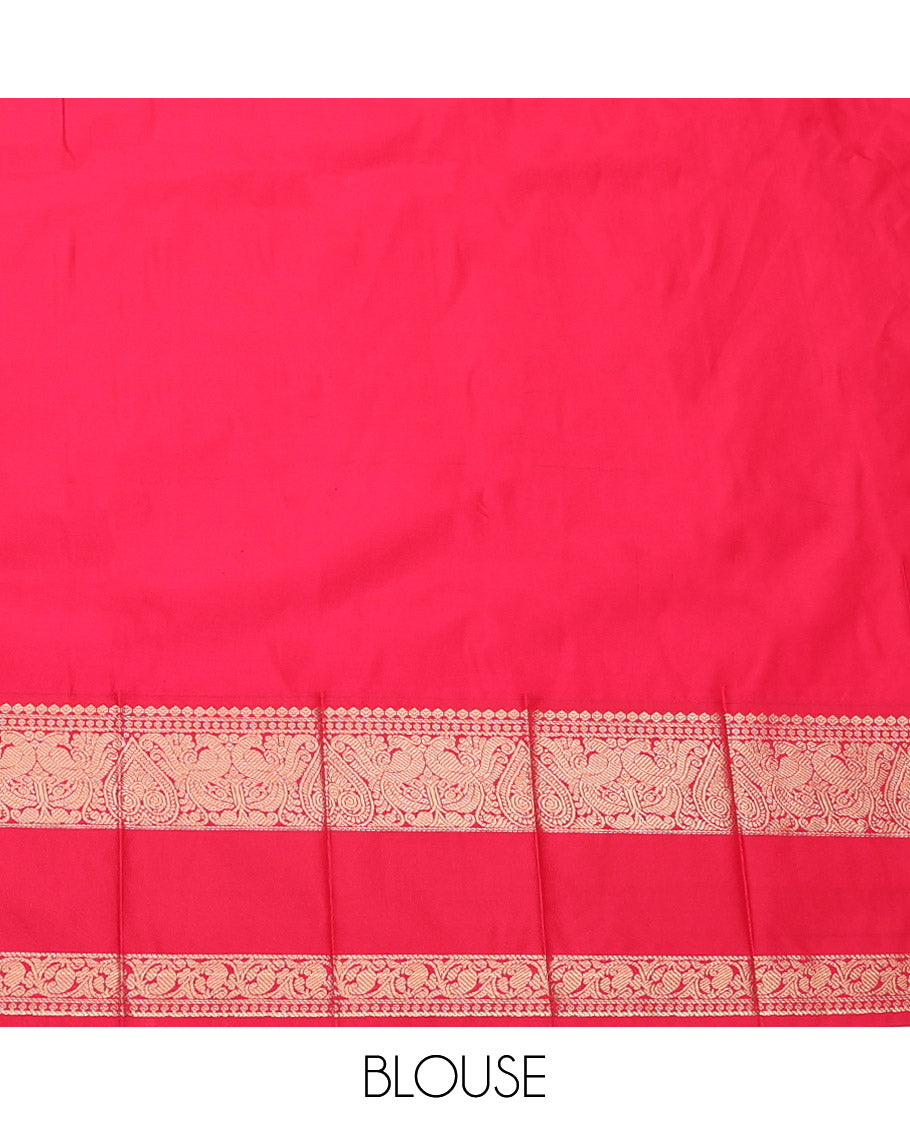 Green Budget Silk Saree, Adorned with Zari Buttas, Complemented by a Contrast Traditional Rettai Pettu Border, Grand Pallu, and a Contrast Blouse