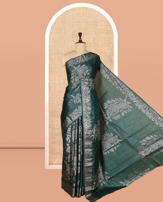 Green Tusser Silk Saree, Delicately Woven with Floral Design, a Zari Border, Floral Pallu, and a Matching Blouse