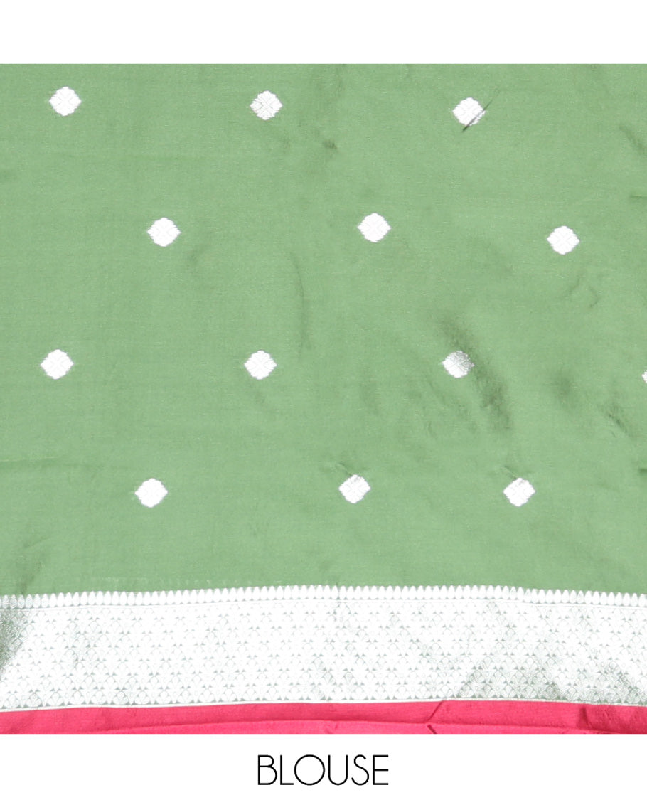 Magenta Art Kanchi Silk Saree Features Jacquard Design, a Zari-Motif Border, Contrast Intricate Pallu, and a Contrast Blouse
