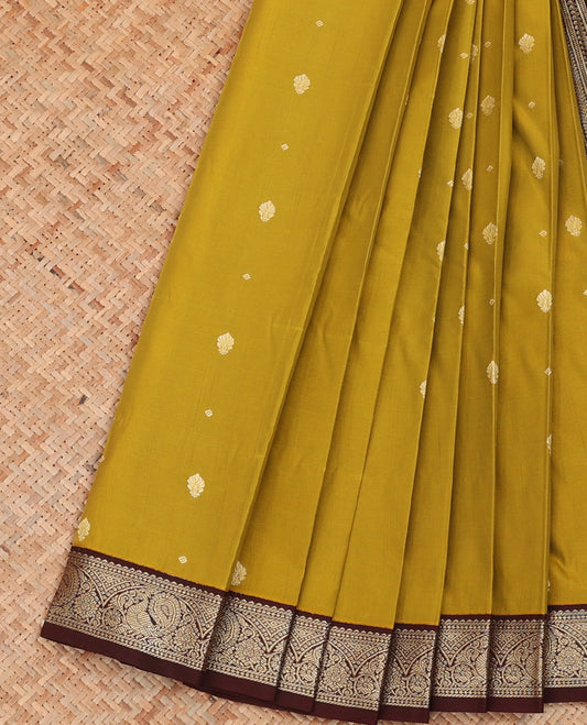 Green Budget Silk Saree Simply Sparkled with Buttas, Highlighted with a Contrast Peacock Zari Border, Pallu of Geometric Design, and Paired with a Contrast Blouse