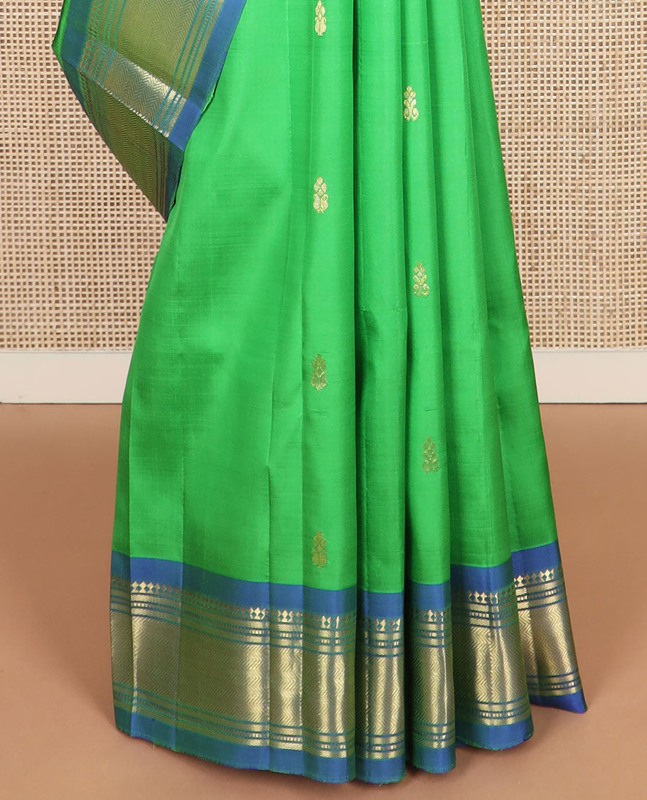 Green zari buttas kanchipuram silksaree, contrast one-sided border of paneer sombu,banaras,muthu & vanki & zari design pallu