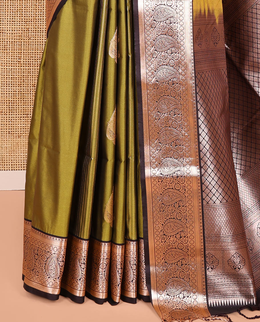 Elachi Green Elite Soft Silk Saree, Elevated with Zari Designs, Contrast Traditional Border, Jaal Pallu, and Contrast Blouse