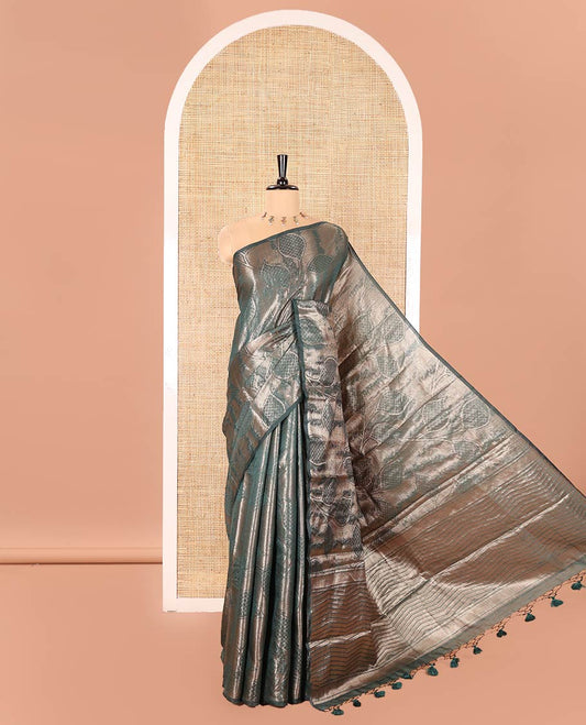 Borderless Green Fancy Matka Silk Saree, Elevated with Gleaming Zari Weave and Leaf Jacquard Designs, Rich Pallu of Chevron Stripes, and Paired with a Matching Jacquard Blouse