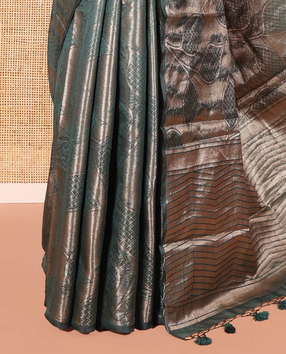 Borderless Green Fancy Matka Silk Saree, Elevated with Gleaming Zari Weave and Leaf Jacquard Designs, Rich Pallu of Chevron Stripes, and Paired with a Matching Jacquard Blouse