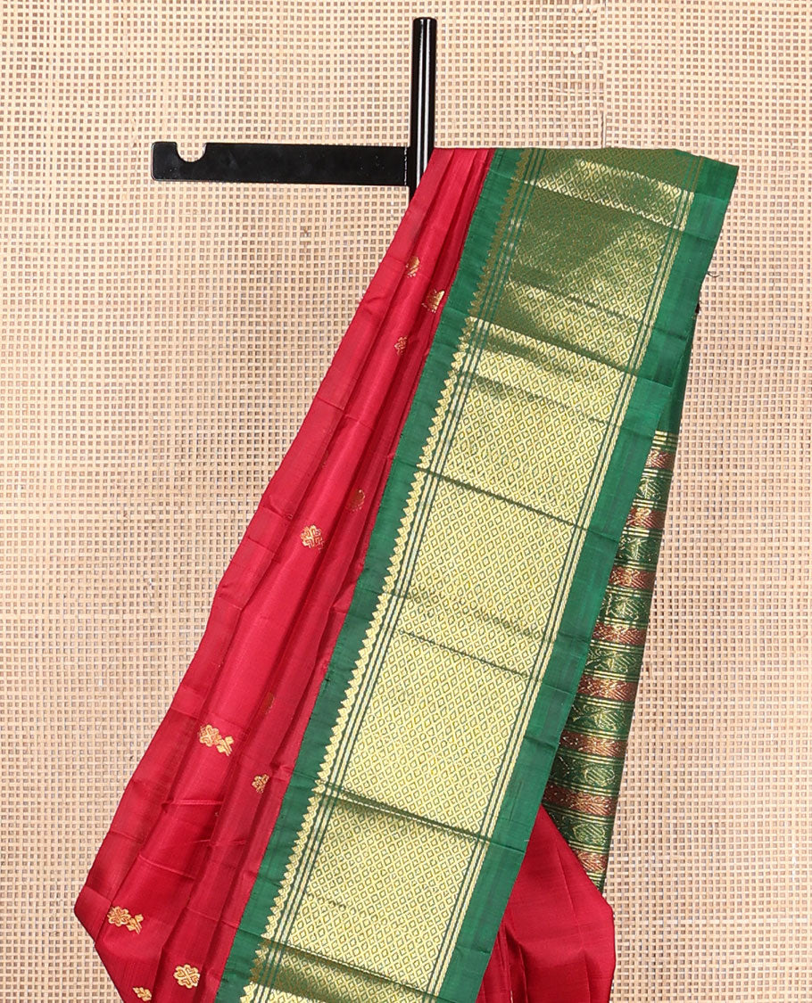 Red zari buttas Kanchipuram silksaree, contrast korvai one-sided border of thilakam mokku & mayil kann & pallu o kodi visiry