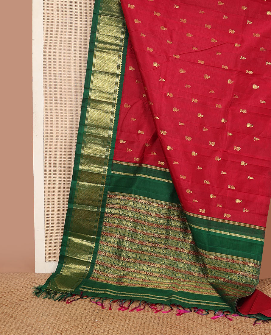 Red zari buttas Kanchipuram silksaree, contrast korvai one-sided border of thilakam mokku & mayil kann & pallu o kodi visiry