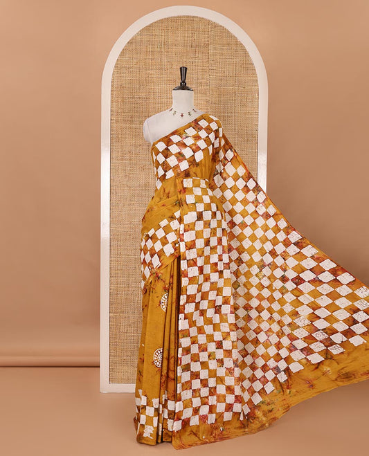 Mustrad shibori dyed & batik printed mul-mul cotton saree, pasapali-checked batik printed border & pallu, & matching shibori & batik print blouse