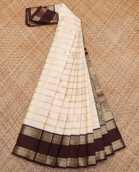 Cream Budget Silk Saree, Spotlighted with Zari Buttas and Stripes, Complemented by a Contrast Traditional Rettai Pettu Border, Grand Pallu, and a Contrast Blouse