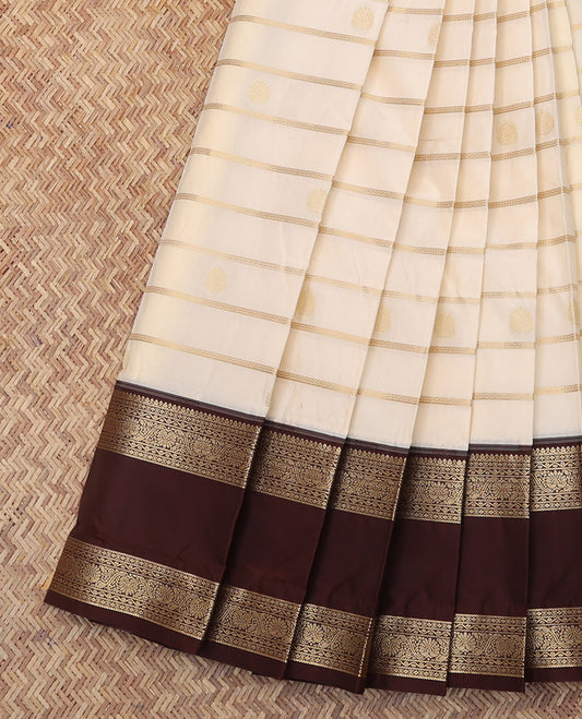 Cream Budget Silk Saree, Spotlighted with Zari Buttas and Stripes, Complemented by a Contrast Traditional Rettai Pettu Border, Grand Pallu, and a Contrast Blouse
