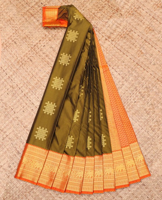 Green Budget Silk Saree Features Kolam Buttas, Complemented by a Contrast Traditional Zari Border, Grand Pallu, and a Contrast Blouse