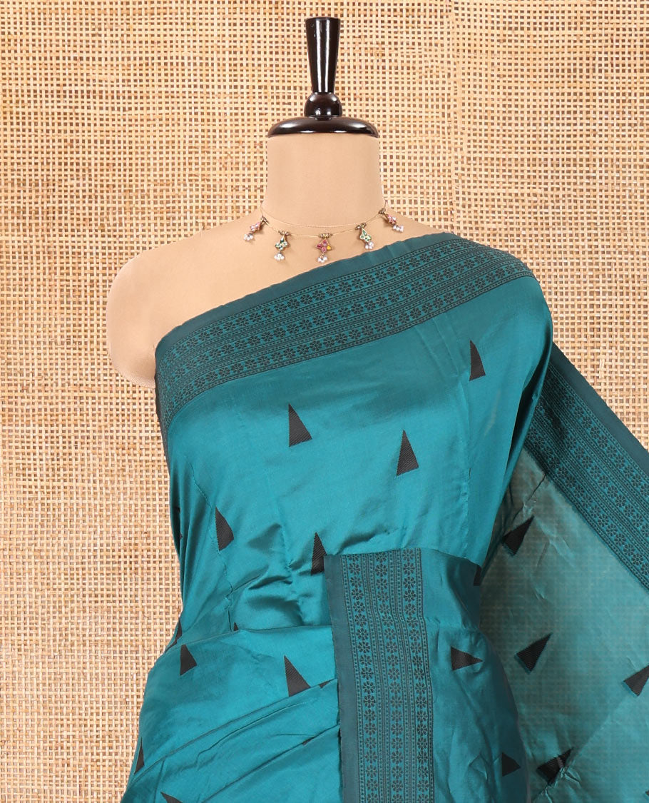 Rama Kanchi Silk Saree, Adorned with Temple Buttas All Over Its Body, Subtly Sparkled With Floral Design Border, Pallu of Paisleys Design, and Paired with a Matching Blouse