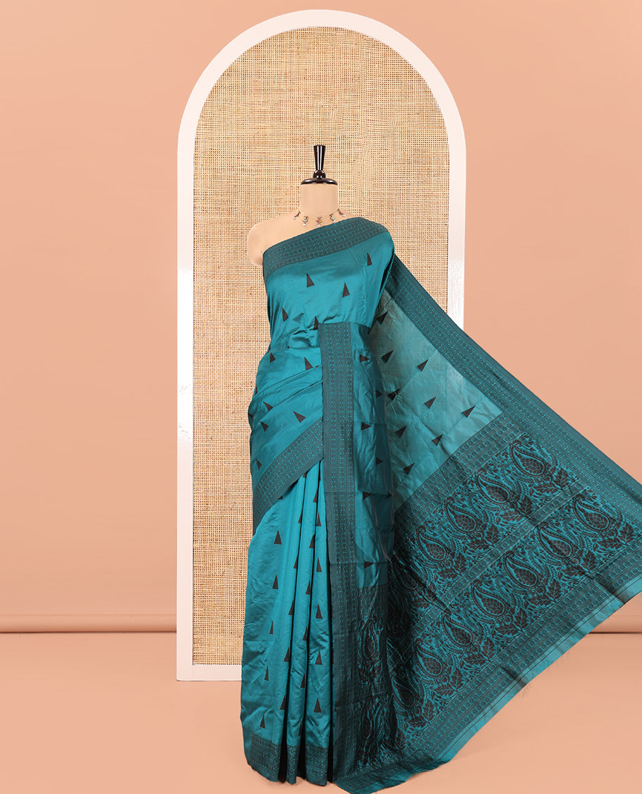 Rama Kanchi Silk Saree, Adorned with Temple Buttas All Over Its Body, Subtly Sparkled With Floral Design Border, Pallu of Paisleys Design, and Paired with a Matching Blouse