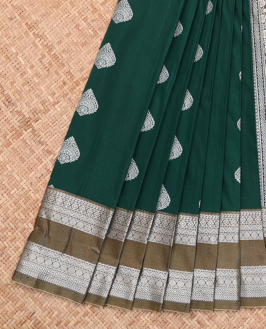 Green Budget Silk Saree, Finely Crafted with Zari Buttas All Over Its Body, Complemented by a Contrast Traditional Zari Rettai Pettu Border, Grand Jaal Pallu, and Paired with a Contrast Blouse
