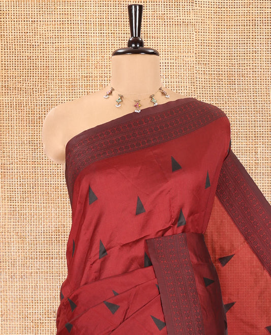 Maroon Kanchi Silk Saree, Adorned with Temple Buttas All Over Its Body, Subtly Sparkled With Floral Design Border, Pallu of Paisleys Design, and Paired with a Matching Blouse