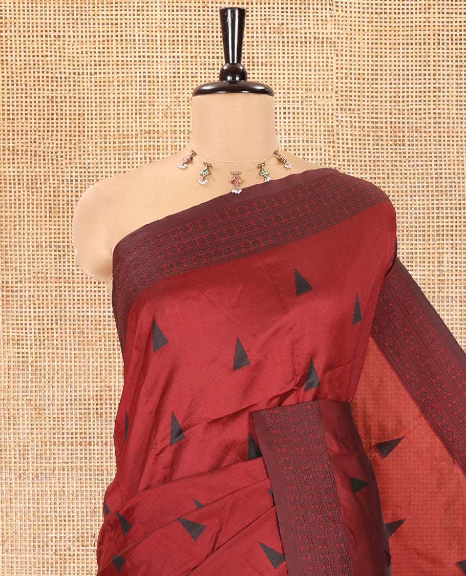 Maroon Kanchi Silk Saree, Adorned with Temple Buttas All Over Its Body, Subtly Sparkled With Floral Design Border, Pallu of Paisleys Design, and Paired with a Matching Blouse