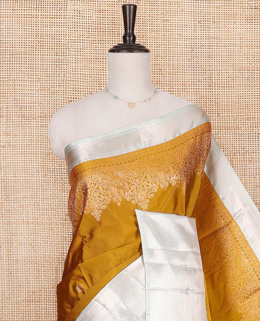 Mustrad Budget Silk Saree, Dazzled with Zari Buttas All Over Its Body, Complemented by a Contrast Traditional Zari Design Border, Intricately Zari Decorated Pallu, and Paired with a Contrast Blouse