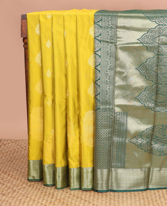 Green floral motifs gift saree with contrast intricate zari design border & floral design pallu