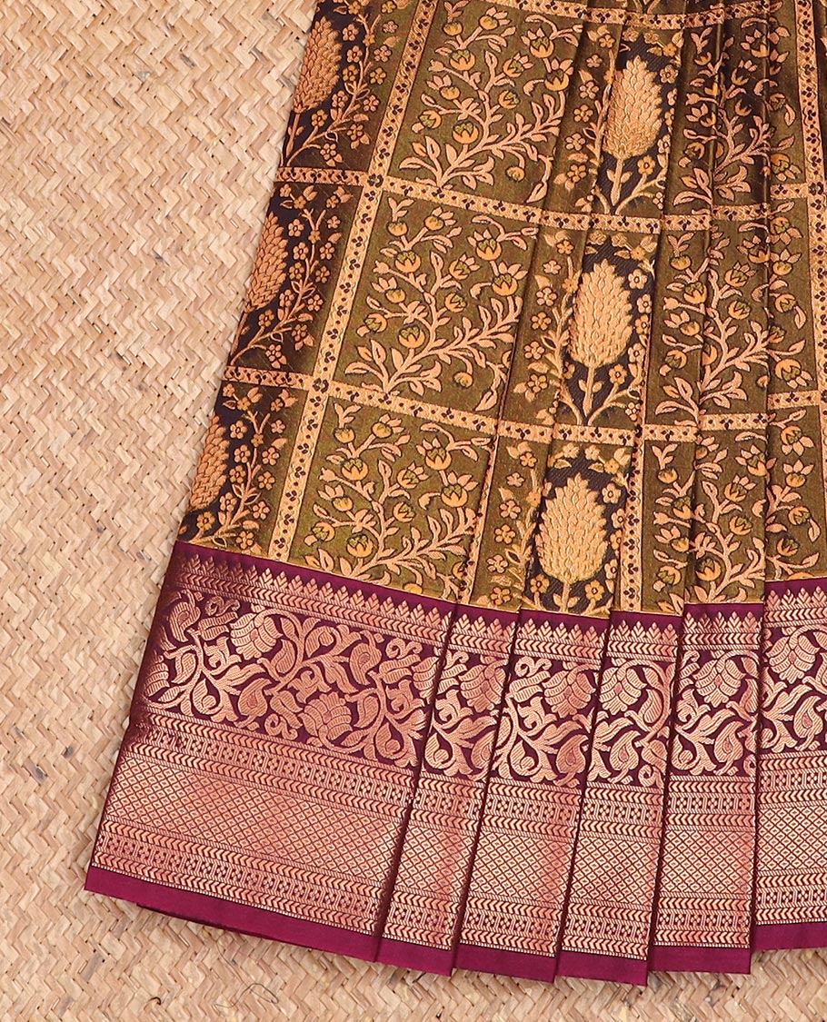 Green jacquard gift saree, contrast traditional zari border, and intricate pallu