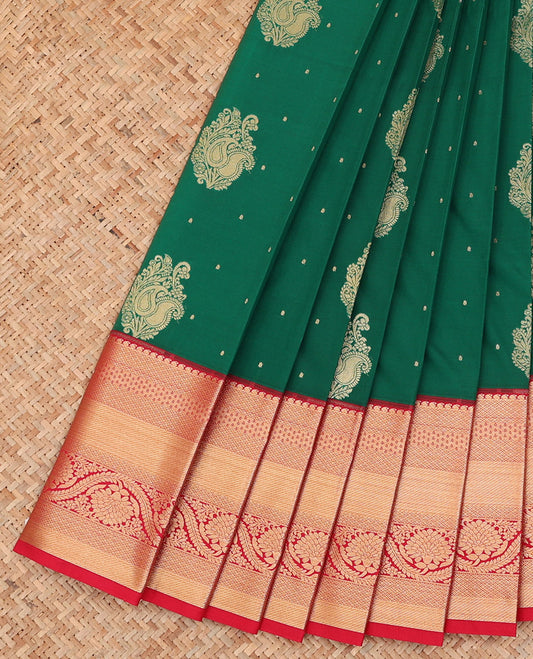 Green Budget Silk Saree Mesmerized with Buttas, Highlighted with a Contrast Traditional Zari Design Border, Grandly Woven Pallu of Ogee Patterns, and Paired with a Contrast Blouse