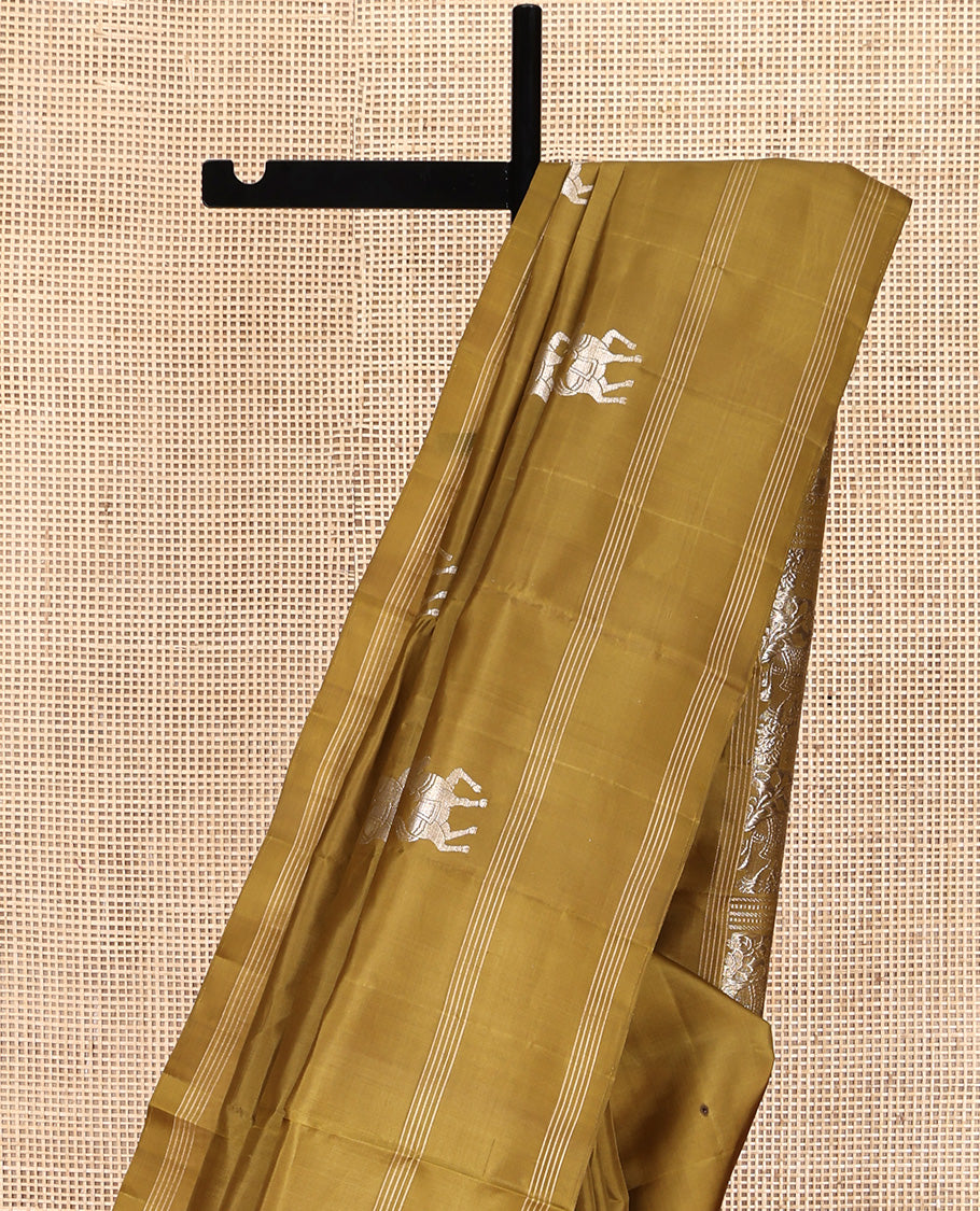 Green Mayuri Soft Silk Saree, Artfully Woven with Horse Buttas All Over Its Body, Highlighted by Stripes Border, Pallu of House and Elephant Motifs, and Paired with a Matching Blouse