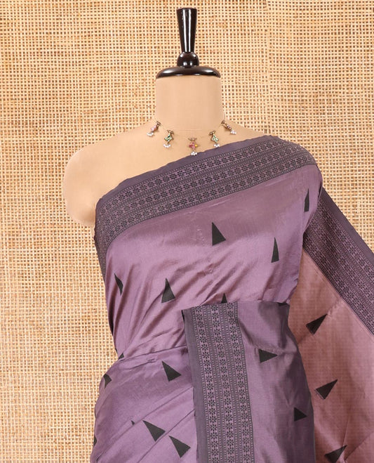 Lavender Kanchi Silk Saree, Adorned with Temple Buttas All Over Its Body, Subtly Sparkled With Floral Design Border, Pallu of Paisleys Design, and Paired with a Matching Blouse