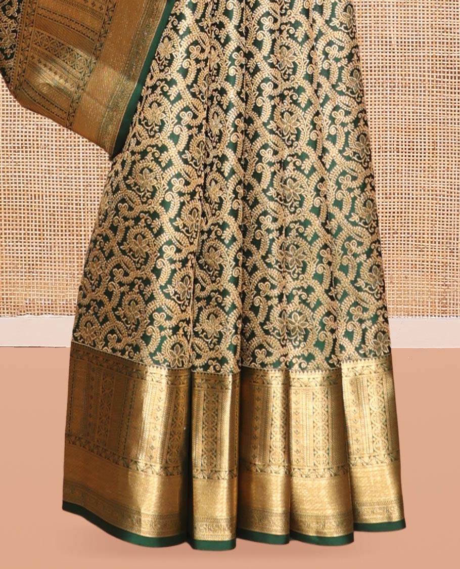 Green Kanchipuram Wedding Silk Saree, Prettified with Jacquard Design, Zari Border of Traditional Designs, Grand Pallu, and Matching Blouse