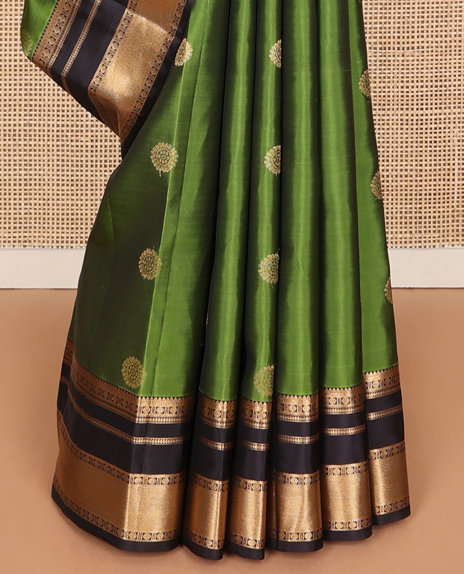 Green chakram zari buttas Vasundhara silk mix saree, contrast rettai pettu border of thilakam,banaras,rudraksham & manga & jaal pallu
