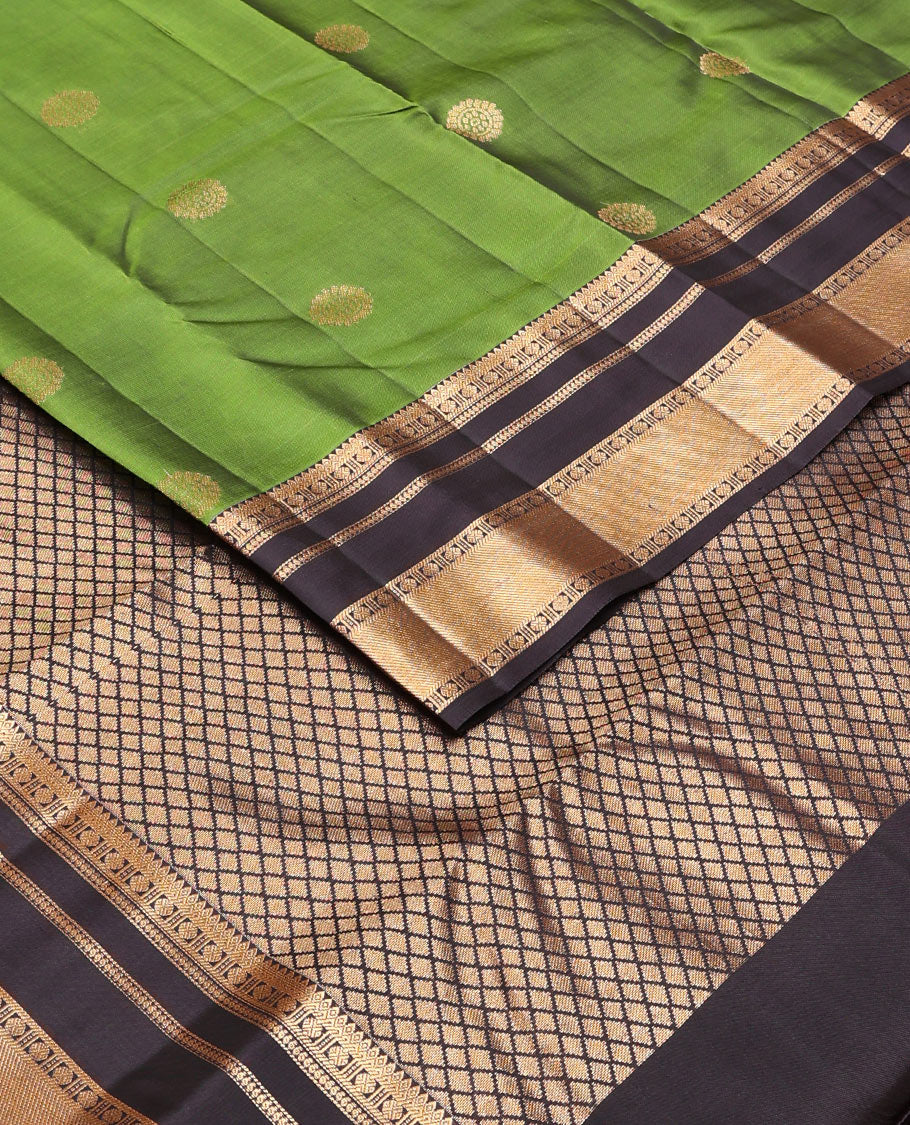 Green chakram zari buttas Vasundhara silk mix saree, contrast rettai pettu border of thilakam,banaras,rudraksham & manga & jaal pallu