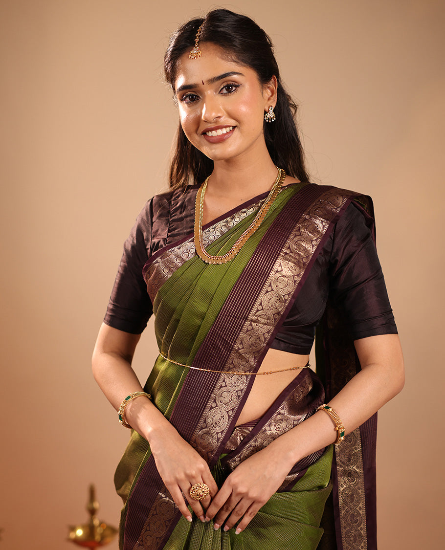 Green Vasundhara Silk Saree Mesmerized with Zari Micro-Checks All Over Its Body, Complemented by a   Contrast Border of Rekku, Kamalam, Mayil Kann, Yaanai and Mayil Designs, Subtly Sparkled Pallu of Jaal Designs, and Paired with a Contrast Blouse