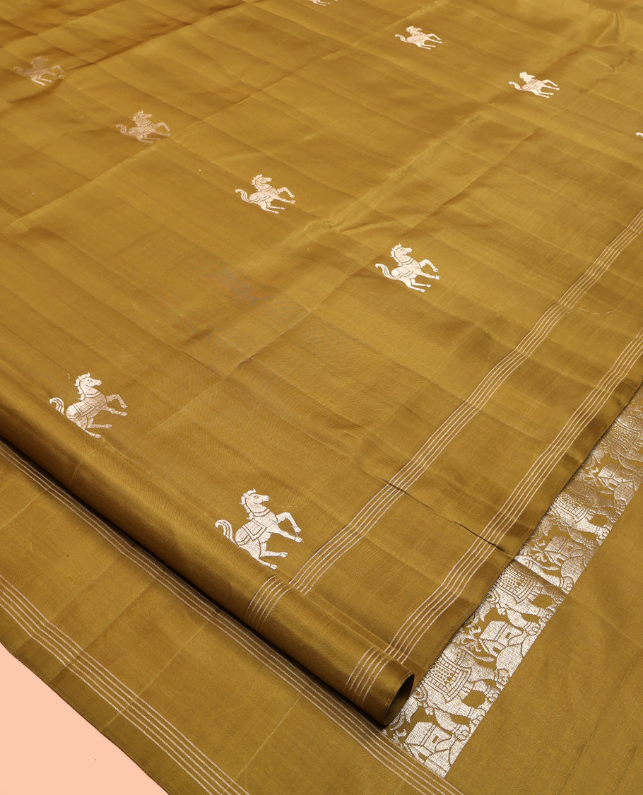 Green Mayuri Soft Silk Saree, Artfully Woven with Horse Buttas All Over Its Body, Highlighted by Stripes Border, Pallu of House and Elephant Motifs, and Paired with a Matching Blouse