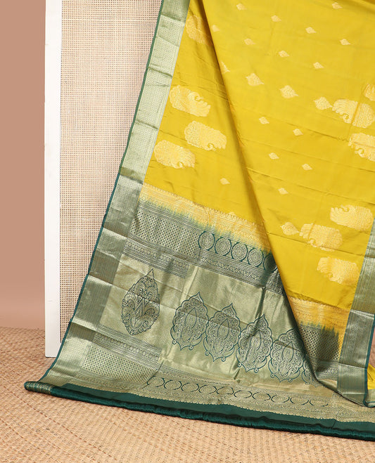 Green floral motifs gift saree with contrast intricate zari design border & floral design pallu