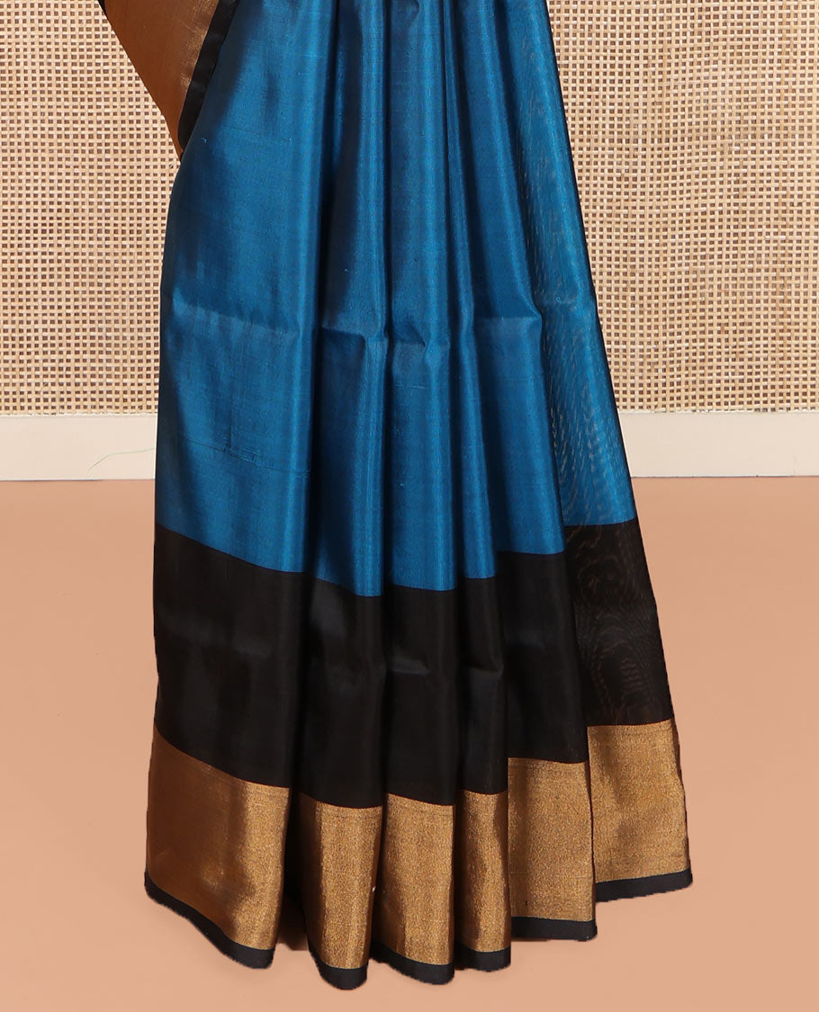 Blue Plain Uppada Silk Saree, Complemented by Contrast Bavanji Border, Plain Pallu, and Paired with a Contrast Blouse