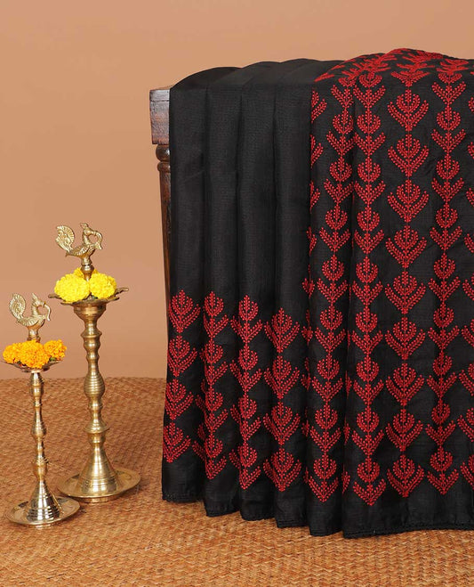 Black plain kotta cotton saree with lace border & thread embroidery pallu along with plain blouse