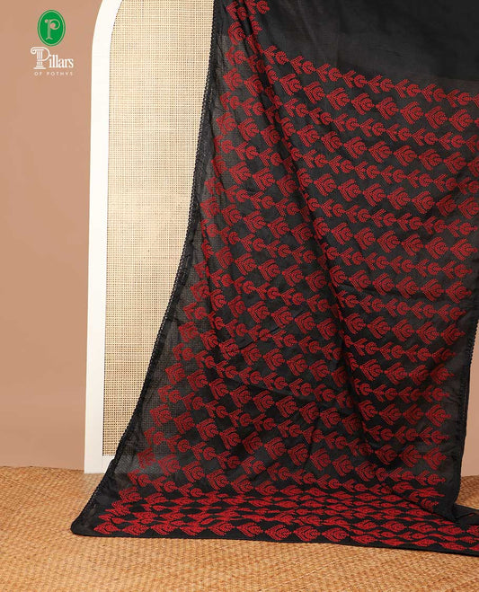 Black plain kotta cotton saree with lace border & thread embroidery pallu along with plain blouse