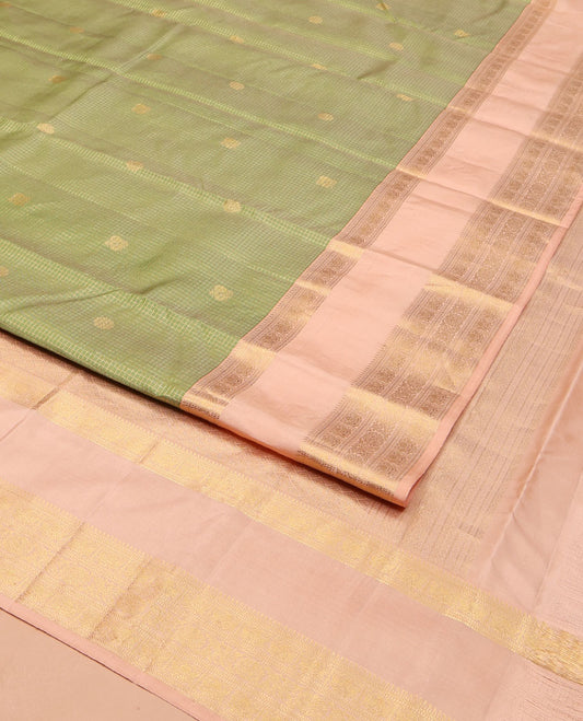 Green Vasundhara Silk Saree, Steeped in Richness with Mayil Chakram Buttas and Checked Design, Complemented by a Contrast Rettai Pettu Border of Iruthalai Pakshi, Banaras, Muthu, and Kodi Visiry Designs, Grand Jaal Pallu, and Paired with a Contrast Blouse