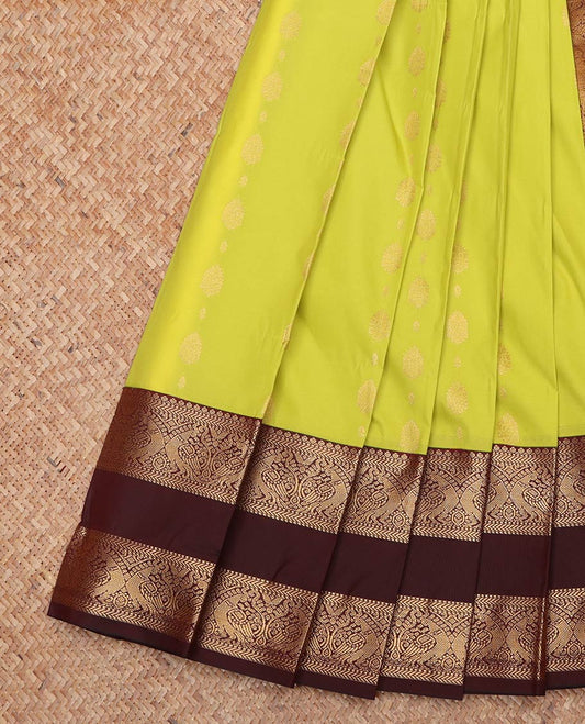 Green Budget Silk Saree, Sparsely Woven with Zari Buttas All Over Its Body, Complemented by Contrast Traditional Zari Designs Woven Rettai Pettu Border, Grand Jaal Pallu and Paired with a Contrast Blouse