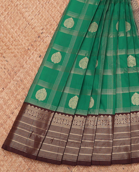 Green Budget Silk Saree, Mesmerized with Zari Butta Enclosed Checks, Complemented by a Contrast Traditional Zari Border, Grand Pallu, and a Contrast Blouse
