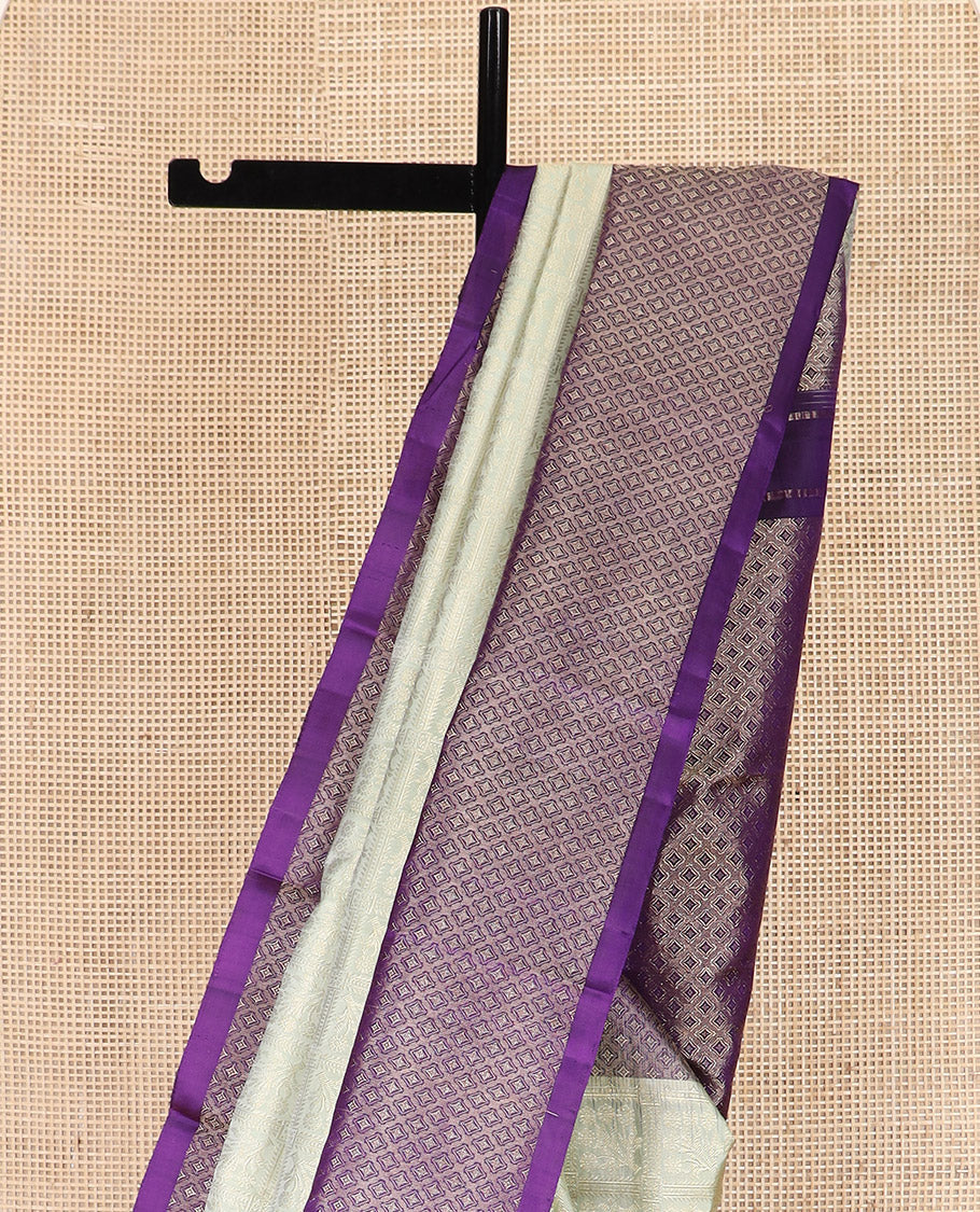 Pale Green Kanchipuram Silk Saree, Beautifully Bedecked with Jacquard Design All Over Its Body, Complemented by a Contrast Border of Jaal Designs, Pallu of Jaal Designs, and Paired with a Contrast Blouse