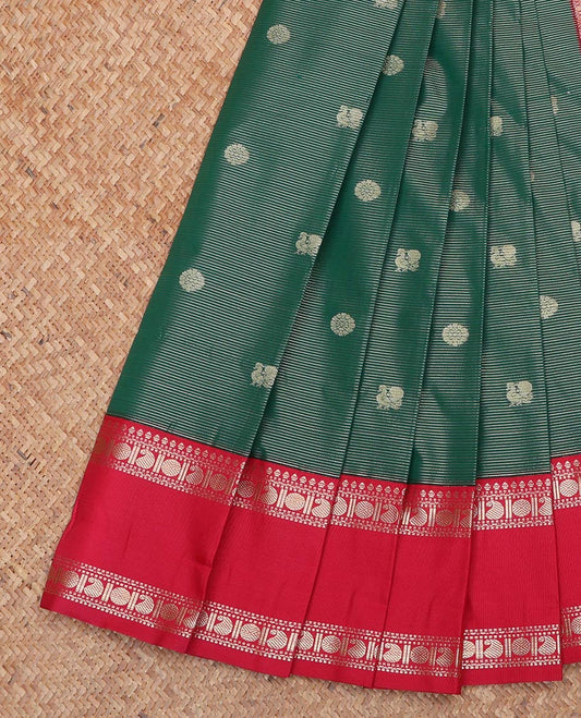 Green Budget Silk Saree, Enriched with Peacock and Chakram Buttas All Over Its Body, Complemented by Contrast Traditional Zari Designs Woven Rettai Pettu Border, Grand Jaal Pallu and Paired with a Contrast Blouse