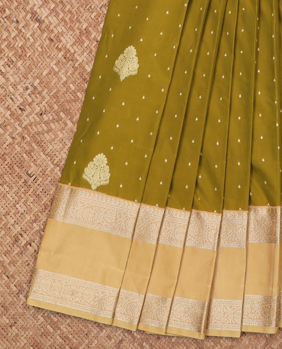 Green zari buttas gift saree, contrast traditional zari rettai pettu border, and pallu of jaal design