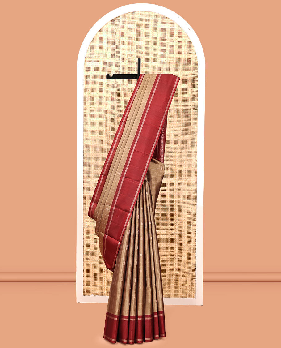 Brown Kanchipuram Silk Saree, Graced with Checks and Geomentric Buttas, Complemented By Contrast Bodi Border, Intricate Jaal-style Pallu, and a Contrast Blouse