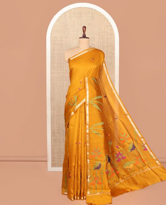 Mustard Matka Silk Saree, Adorned with Meena Buttas and Jamdani Floral Design On Its Body, Subtle Piping Border, Pallu Features Jamdani Floral Weave, and Paired with a Contrast Blouse
