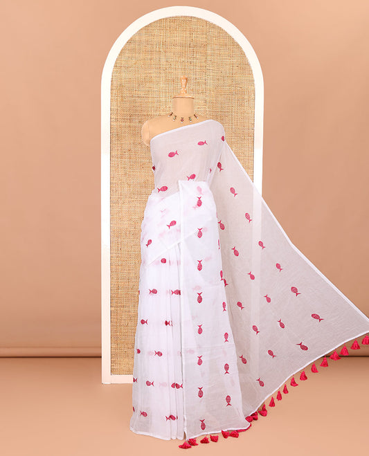 Borderless white fish motifs thread embroidered khadi mul cotton saree, fish motifs thread embroidered pallu, and a matching plain blouse
